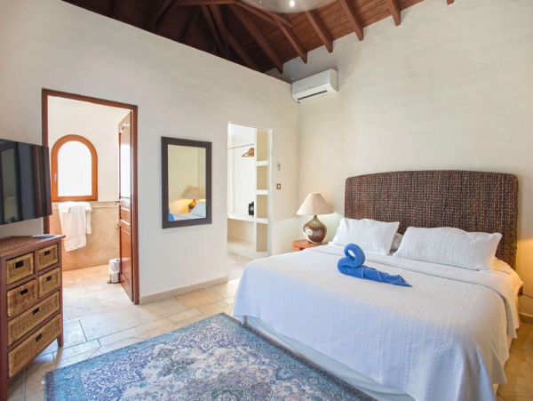 Bay Beachfront Luxury Six Bedroom Home in Saint Martin